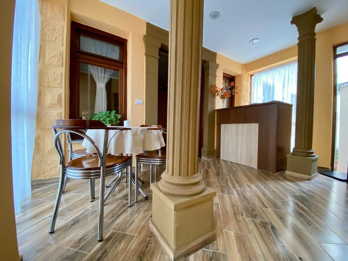 Vila A Hotel Korce